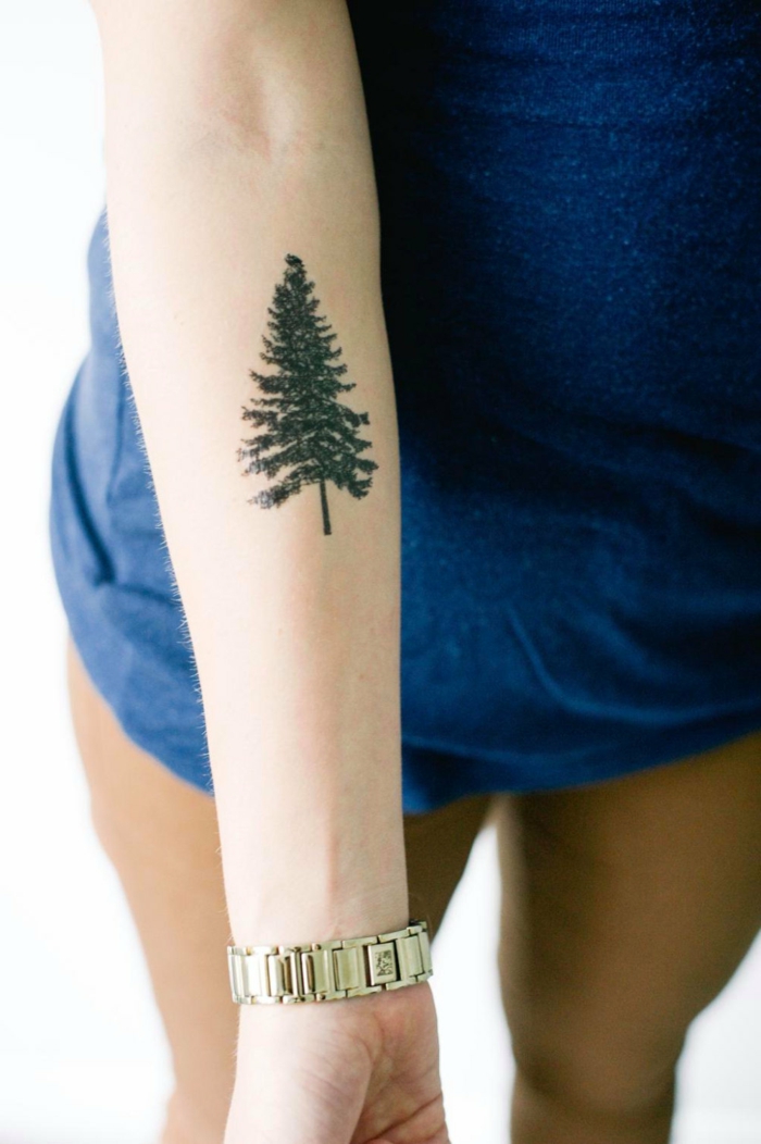 hienovarainen tatuointi ihmisille, jotka rakastavat luontoa hyvin paljon puuta käsivarren tatuointi rannekello