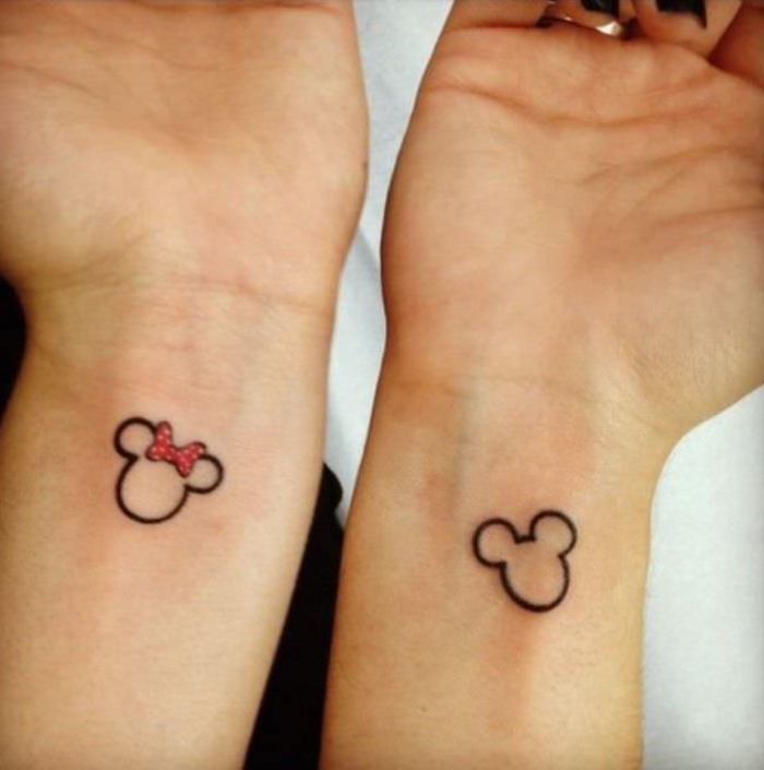 tatuajes para parejas, mickey y minnie mouse, pequeños tatuajes para dos