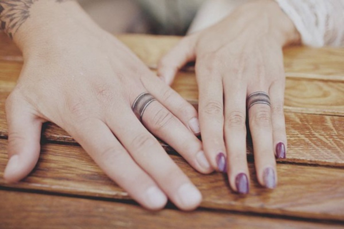 Tatuajes para parejas, anillos de bodas, tatuajes de dedos, prueba de amor