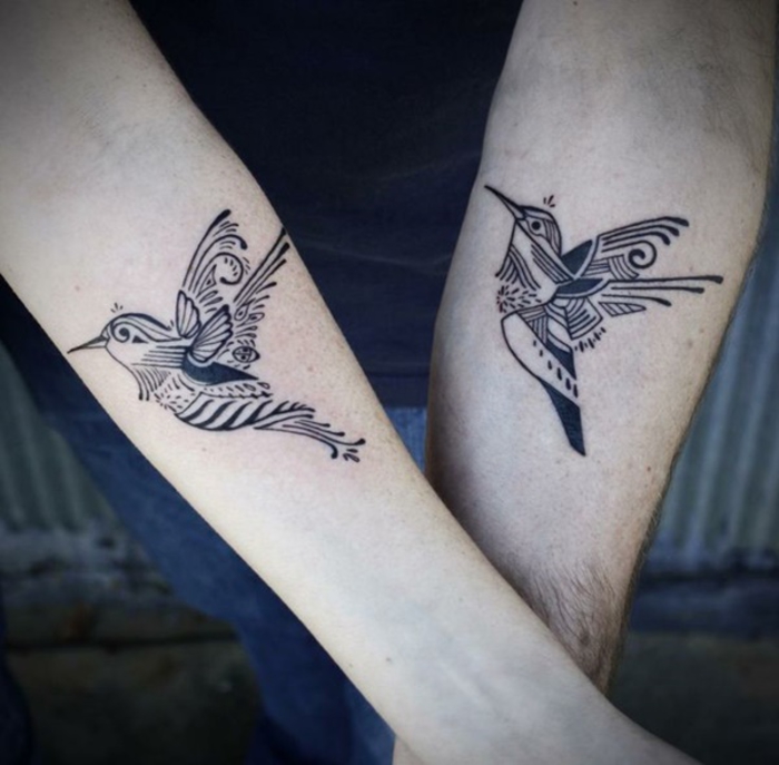 tatuajes para parejas, dos voegel, tatuajes de brazo que se complementan, tatuajes para dos