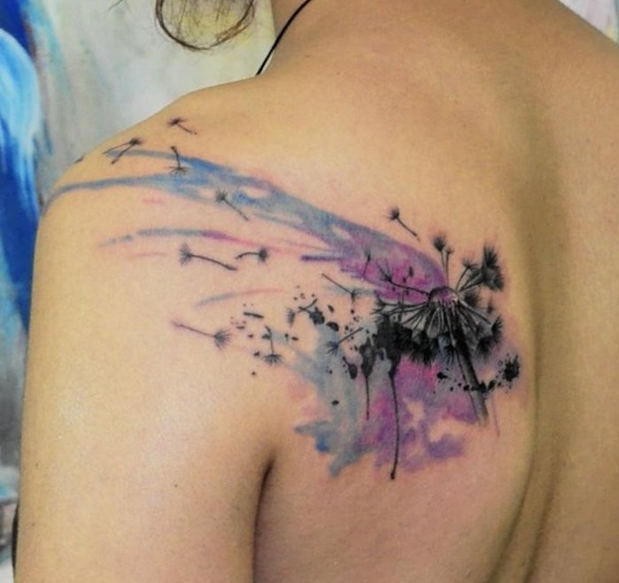 कंधे पर टैटू, डेंडेलियन आकृति के साथ जल रंग टैटू