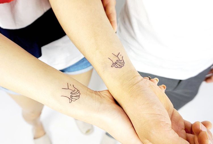 ideas de tatuajes para parejas, tatuajes de brazo pequeño, prueba de amor, bello y romántico