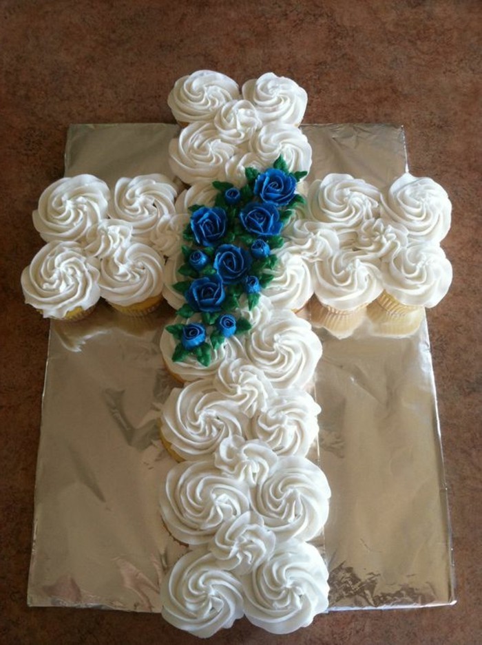 बपतिस्मा देने डेको-अद्वितीय-केक-साथ-नीली गुलाब आंकड़े