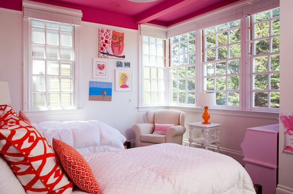 A lány szobája rózsaszín