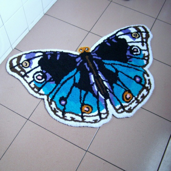 matto-perhonen-sininen-väri - kuva otettu ylhäältä