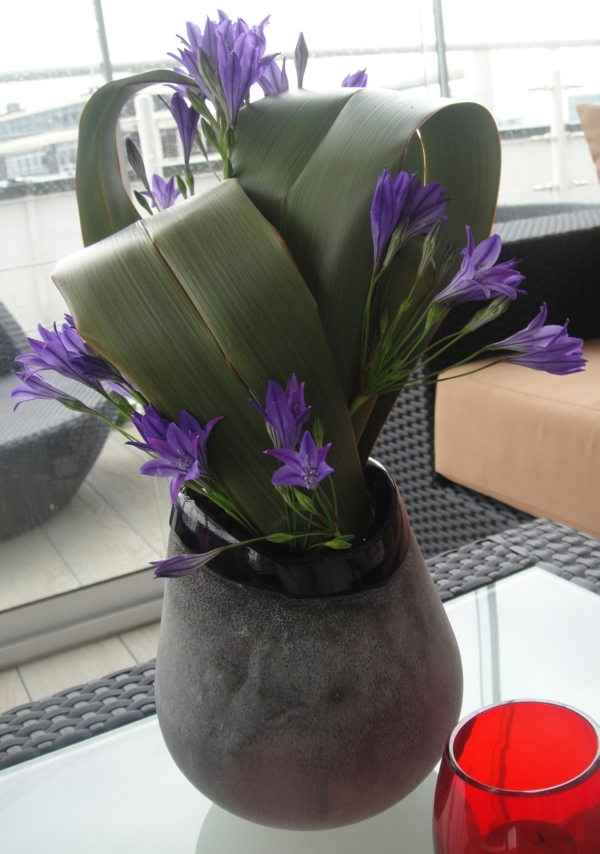 επιτραπέζια διακόσμηση-δημιουργική-χειροτεχνία-λίγο μοβ λουλούδια