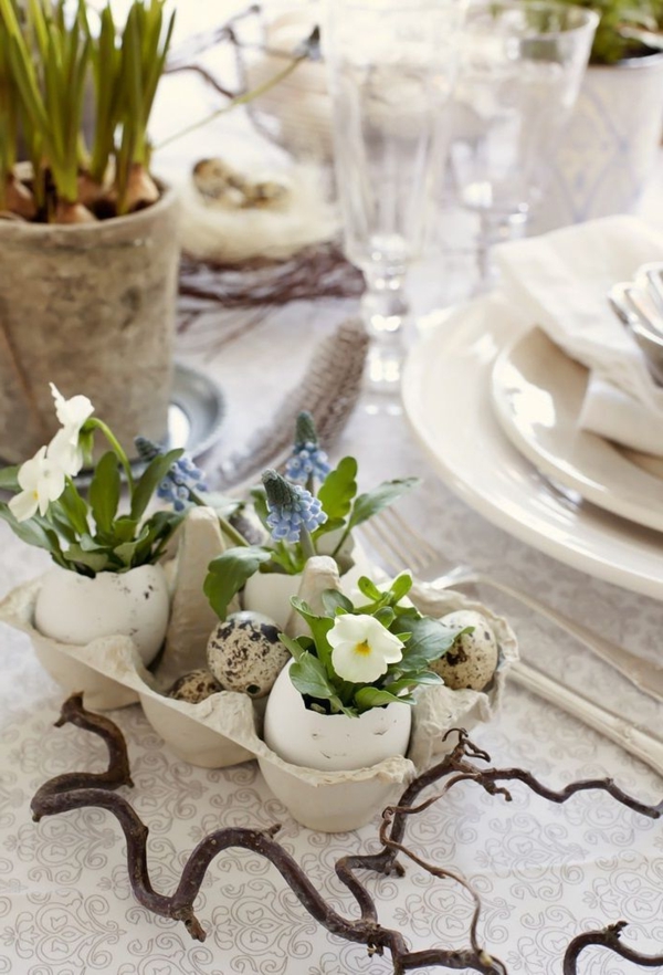 tischdeko-עבור-אביב-רעיונות-עבור-הפסחא פרחים-קישוט-ב-קליפות ביצים השולחן
