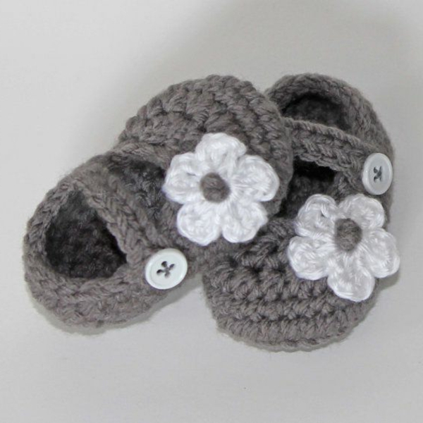 пра-дизайн-плетиво бебешки обувки-пра-идеи-за-за плетене на една кука-бебешки обувки-с-цветя-