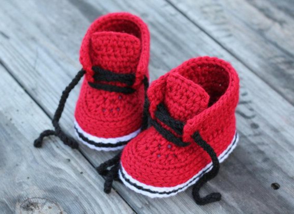suuri-muotoilu-virkattu-vauvan kengät-iso-ideoita-for-virkata-urheilukengät-in-punainen