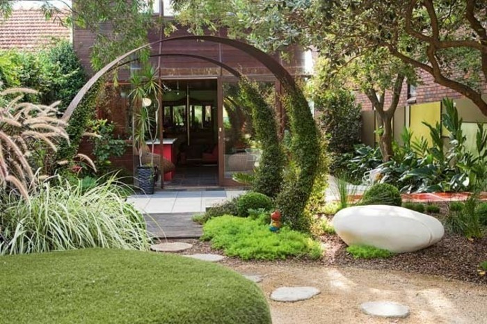 महान-हरी घास और रचनात्मक डिजाइन vorgarten बनाने