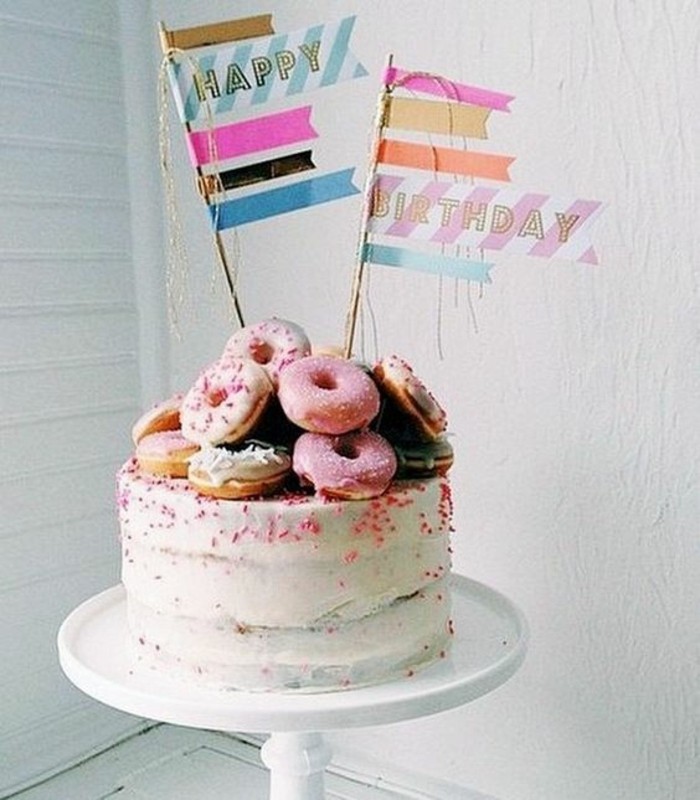 पाई-टू-18-Geburtstagstorten जन्मदिन का केक-साथ-बर्लिनर-Gateau-geburtstagstorte