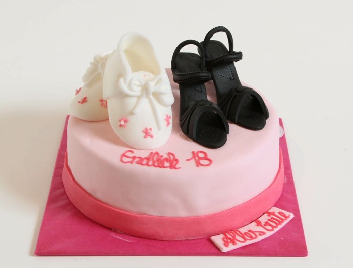 pie-to-18-születésnapi torta rózsaszín cipő-fondant figurák