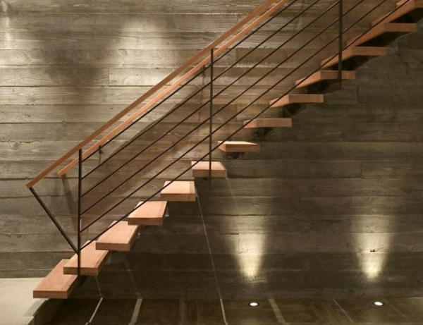 éclairage simple pour un design moderne d'escaliers en bois flottant librement