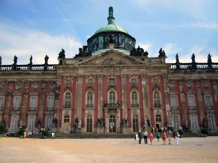 Ainutlaatuinen-arkkitehtuuri-barokki-Uusi-Palais-Potsdam-Saksassa