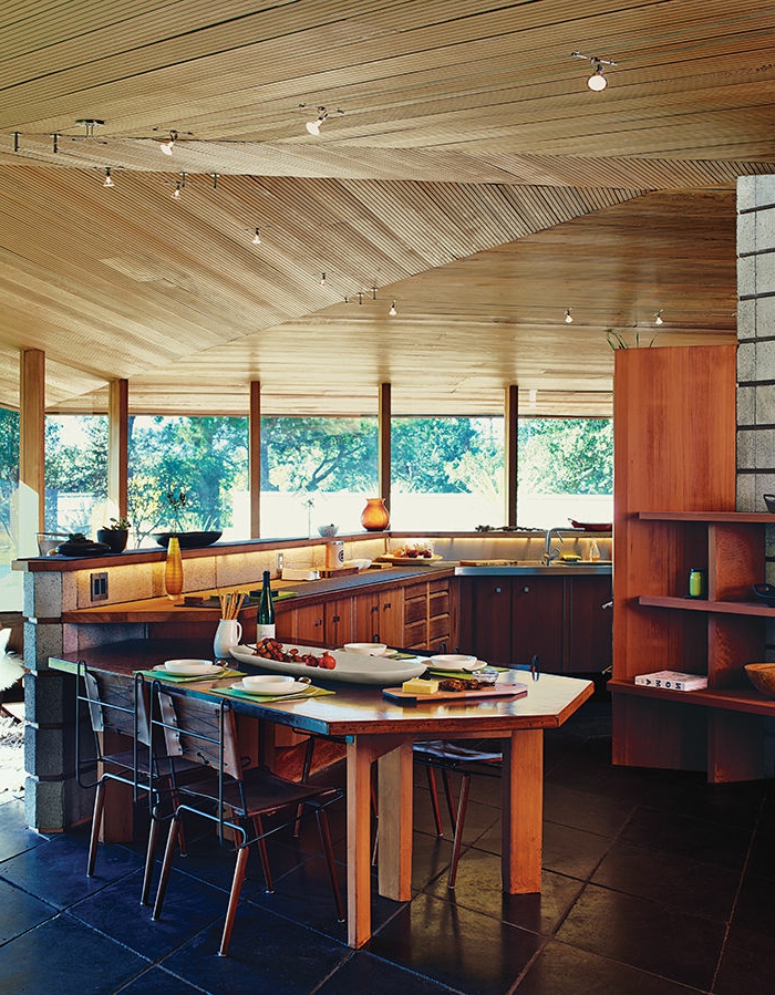 Unique-cuisine-avec-un-moderne-salle à manger table de bois solide