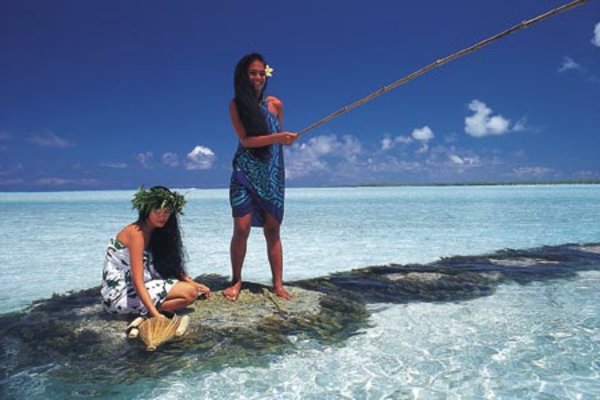 loma-in-Ranskan Polynesiassa-kaksi-aika-naiset