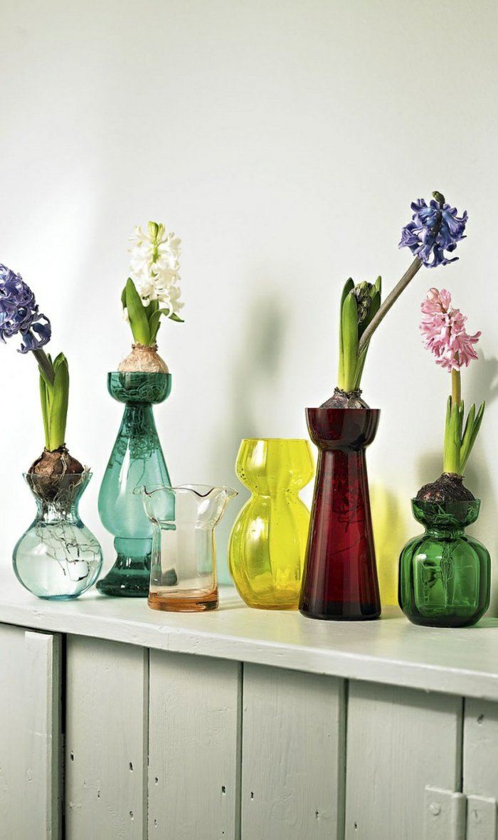 玻璃花瓶装饰各种花卉，花瓶，玻璃与精细设计