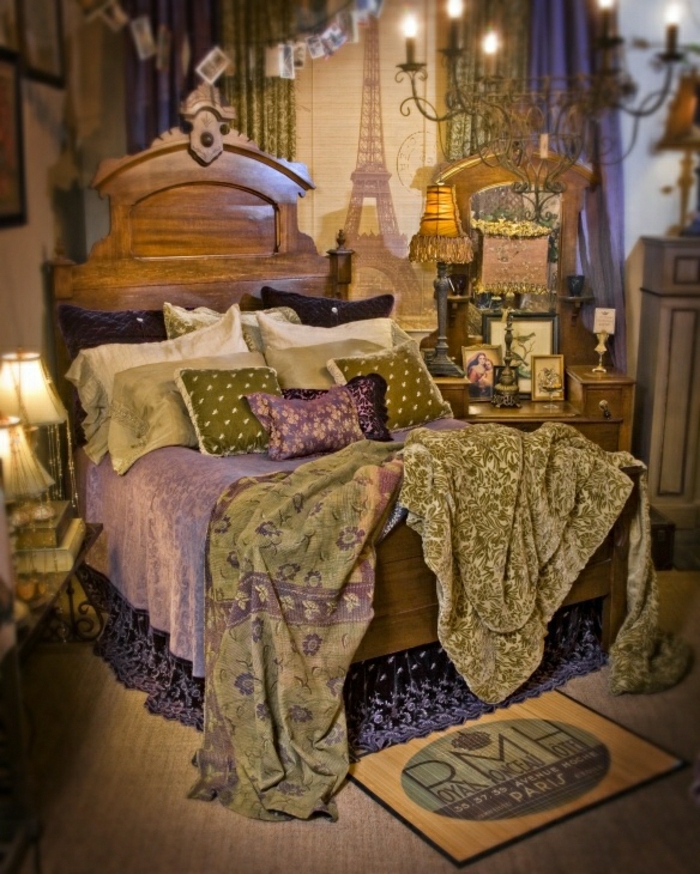 vintage-boho-chic de cama de dormitorio de estilo araña de color púrpura-verde