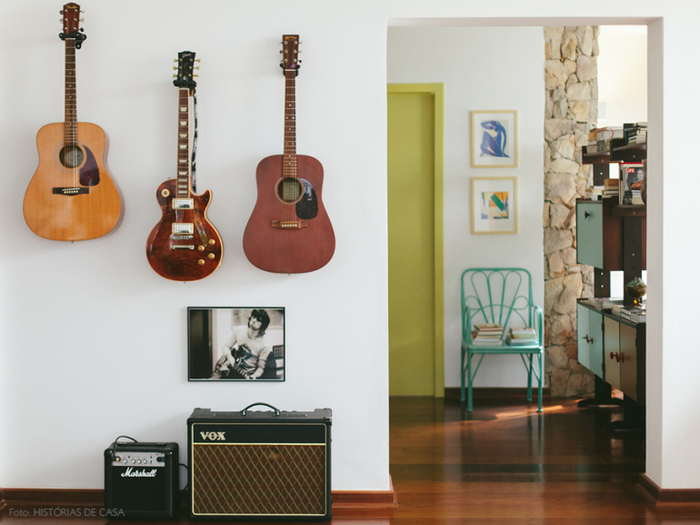 Decoración y decoración vintage, guitarras en la pared, ideas para un hogar acogedor