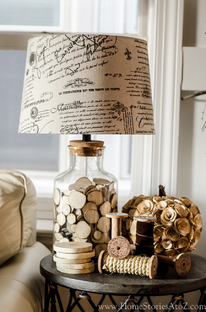 Deco vintage, lámpara de cabecera, bobinas, ideas retro para la sala de estar, amueblar y decorar