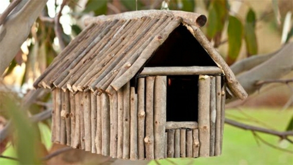 birdhouse-wood-beautiful-design- muchos pequeños palos