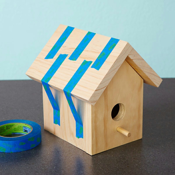 birdhouse-self-build-blue-lines-background en skybalu