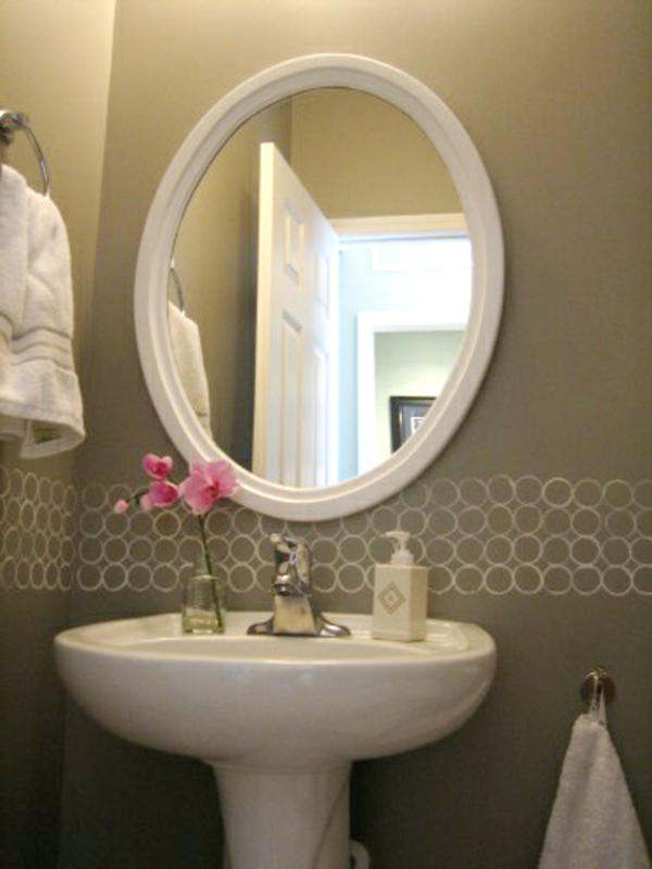 idea de color para paredes en el baño - color principal gris y pinturas blancas