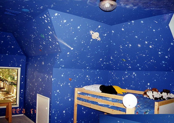 दीवार पेंटिंग-बच्चों के कमरे-गहरे नीले-उच्च बिस्तर लकड़ी से बने बिस्तर