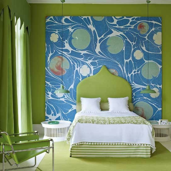 在-bedroom-墙壁颜色蓝色与绿色，结合