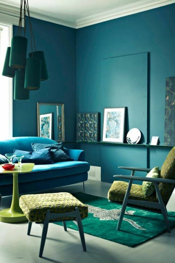fal színe kék szőnyeg tuerkisgruen kárpitozott szék kárpitozott szék-kék kanapén tükör