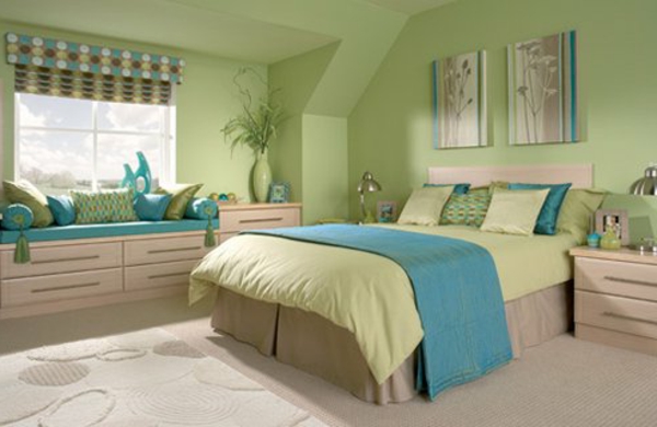 ideas de pintura de pared sofá de dormitorio esquema verde con cojín de tiro