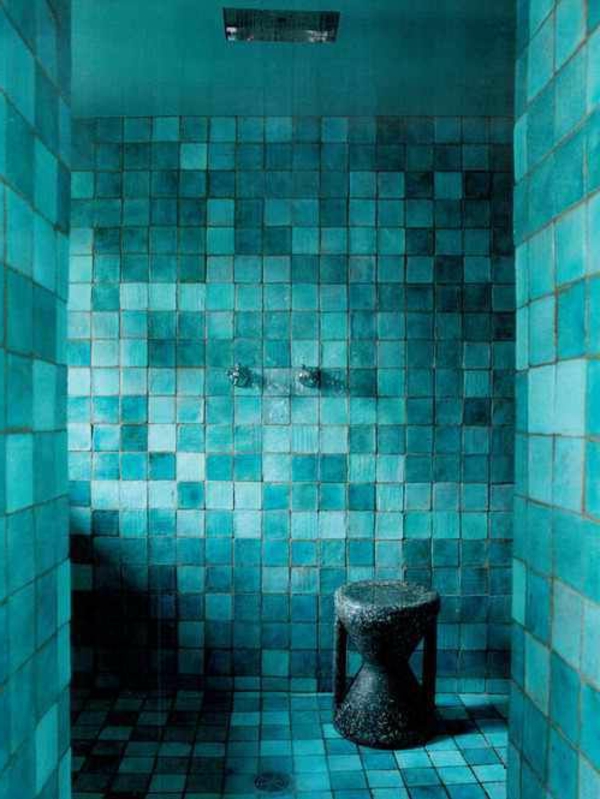 mur couleur turquoise salle de bains-grunblaue-carreaux-beau-faire en