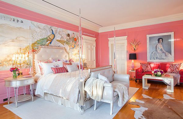 Παραδείγματα τοιχογραφίας ροζ ρίχνουν μαξιλάρια στο κρεβάτι