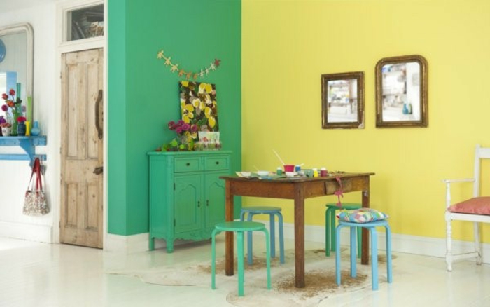 Combinaciones de color de pared de madera pequeña mesa