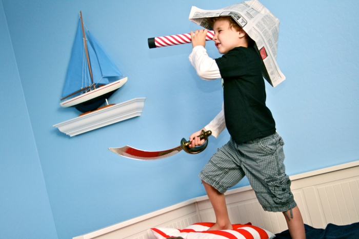 यदि आप समुद्री डाकू बनना चाहते हैं तो बच्चों की कल्पना को जंगली चलाने दें