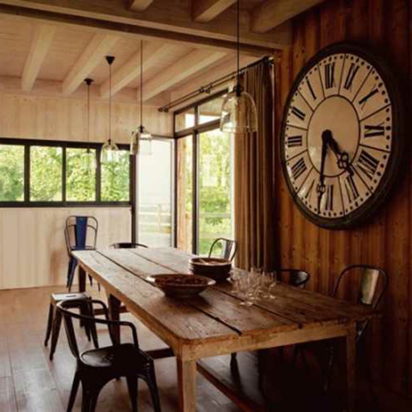 שעון קיר בסגנון כפרי - חדר אוכל עם אווירה חמה
