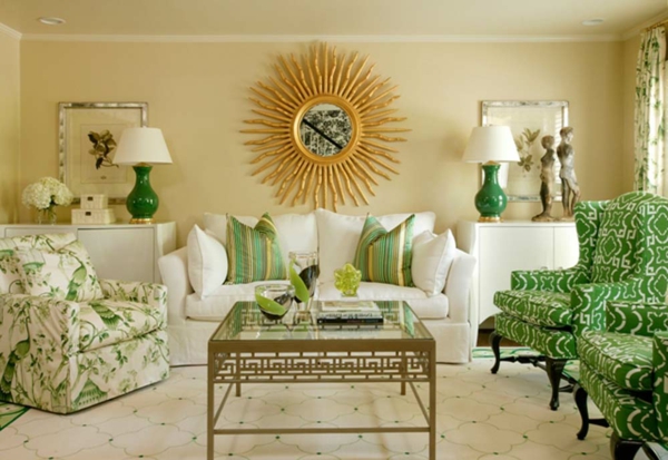 暖色调的墙壁，绿色的椅子，有趣的地板