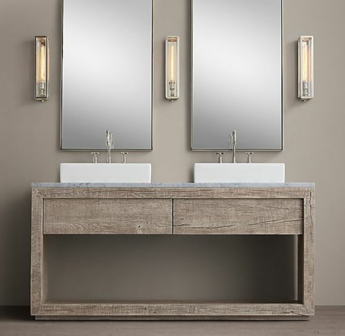 νιπτήρα πλάκα από ξύλο-δύο-όμορφα-καθρέφτη-on-the-wall-in-μπάνιο