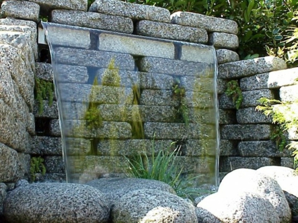 νερό-wall-of-πέτρες