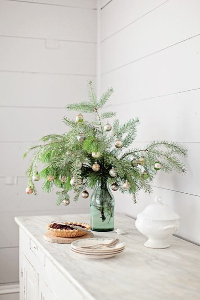 Christmas Deco éger ágak ékszerek váza finom díszítéssel