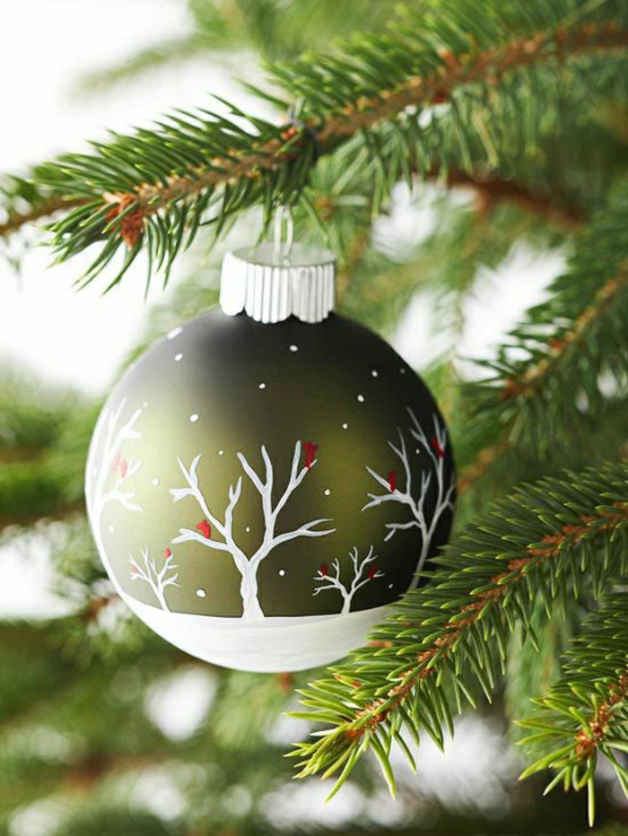 شجرة عيد الميلاد، تزيين مع الكرة