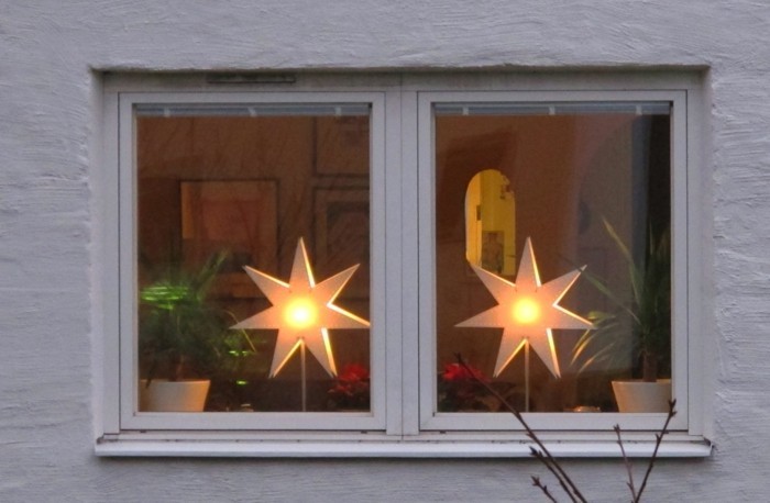weihnachtsdeko-טינקר-חלון-יפה-עיצוב-עם-בהיר-סטרן
