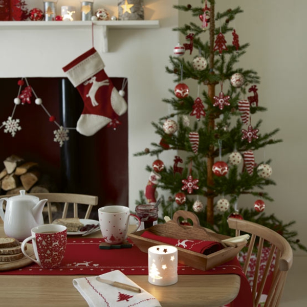 Weihnachtsdeko-idées-sapin-et-cheminée