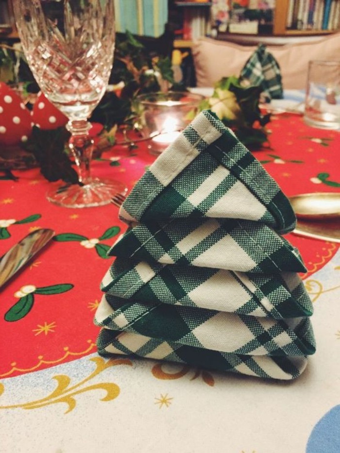 圣诞节餐巾从-简单餐巾皱