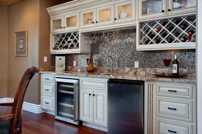 עיצוב בבית, כך הבקבוקים מסודרים עם מטבח מיוחד יין לאוהבי היין