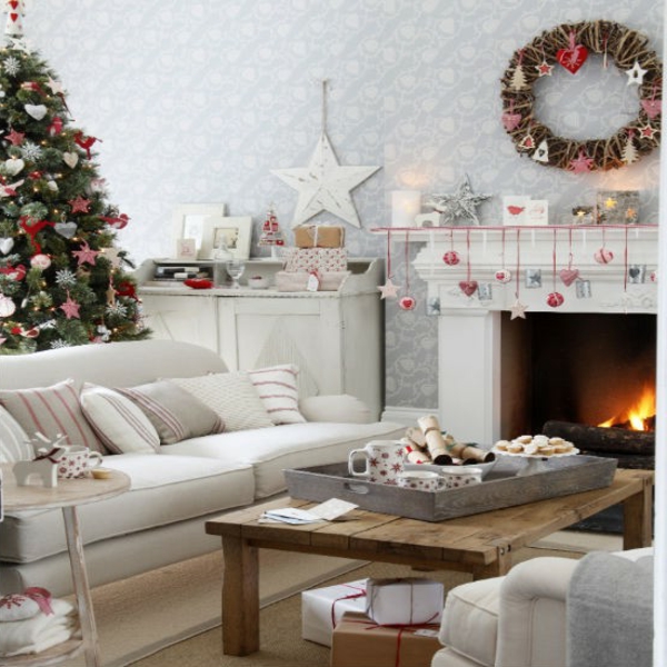 קישוט חג המולד הלבן - בסלון נעים עם בית לבן