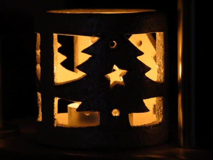 हवा रोशनी-क्रिसमस-साथ-देवदार और कड़ी