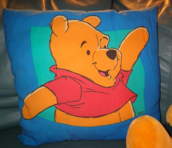 winnie-pooh-beautiful-pillow-background en azul