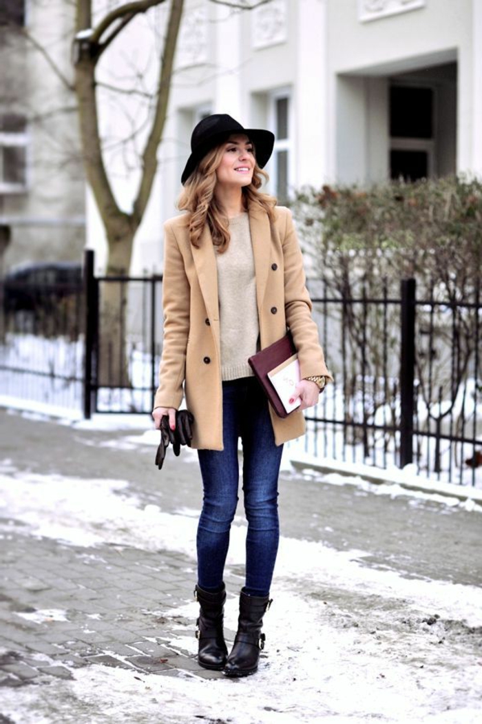 冬季外套换女式牛仔裤和帽子