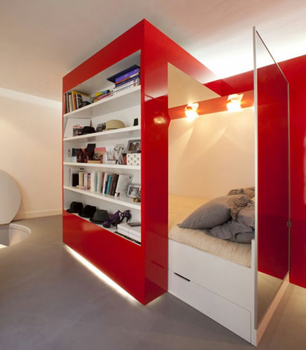 pieni asunto Elegantti makuuhuoneen-jossa-puna-kaapit wohnideen-by